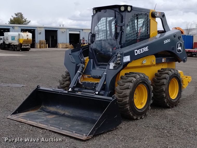 2022 John Deere  330G skid steer loader - DQ6106