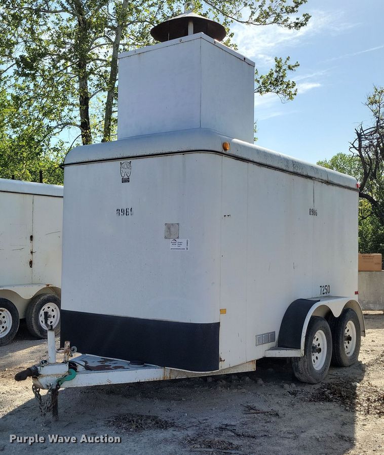 2001 W-W enclosed cargo trailer - DR8023
