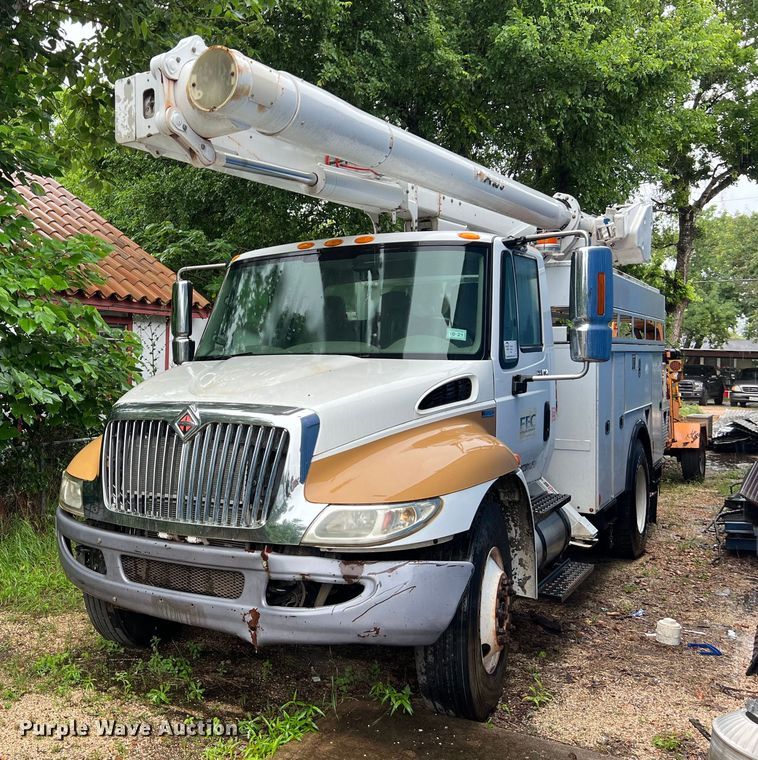 2012 International  4300 bucket truck - DS3029