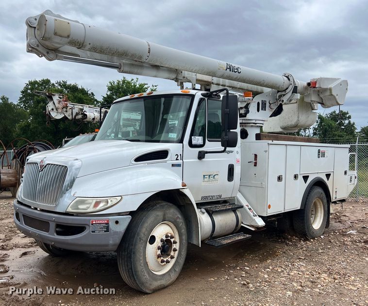 2014 International  4300 bucket truck - DS3030