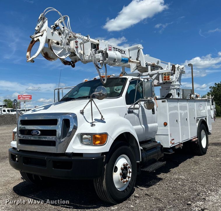 2011 Ford F750 Super Duty digger derrick truck - EG1572