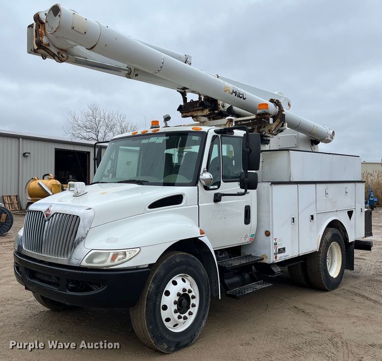 2011 International DuraStar 4300 bucket truck - EI0605