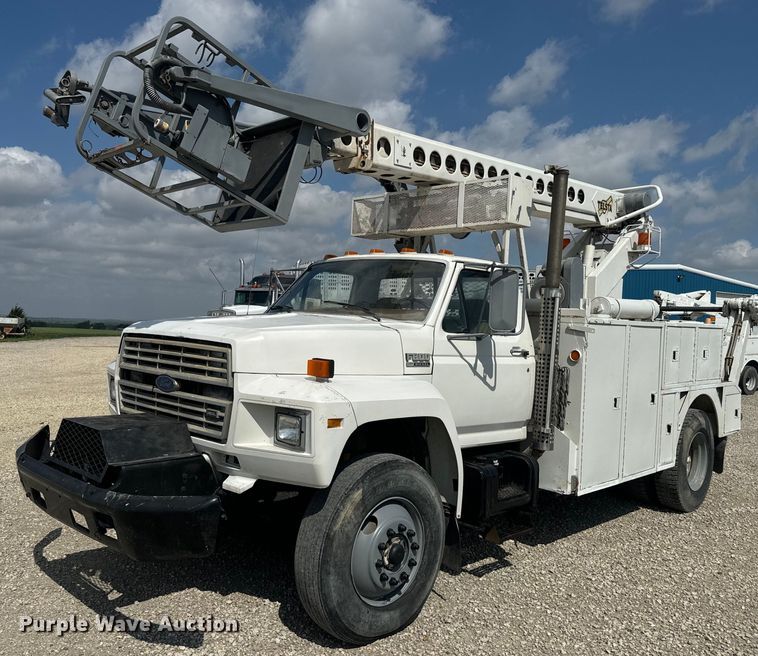 1990 Ford F800 bucket truck - EJ2710