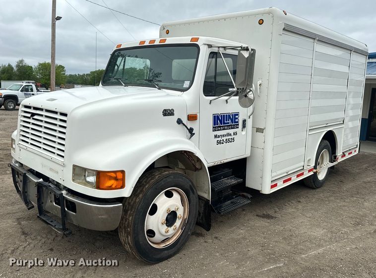 1995 International 4700 delivery truck - EJ2749