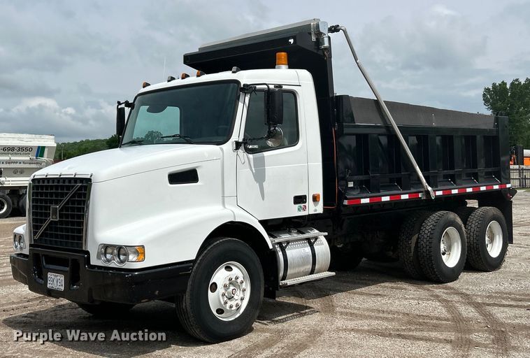 2007 Volvo VHD dump truck - EK4594
