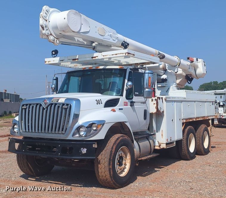 2010 International WorkStar 7500 bucket truck - NG9757