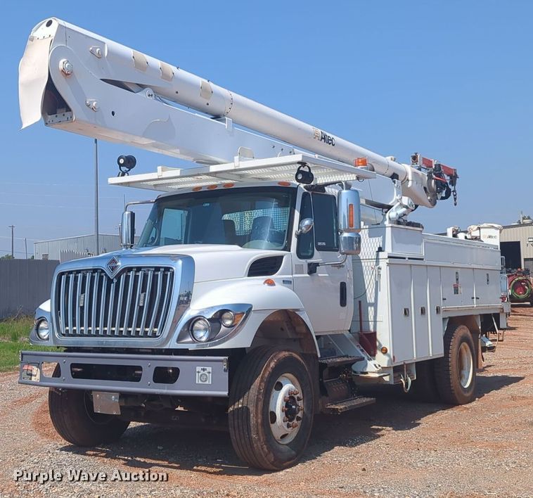 2010 International WorkStar 7300 bucket truck - NG9758