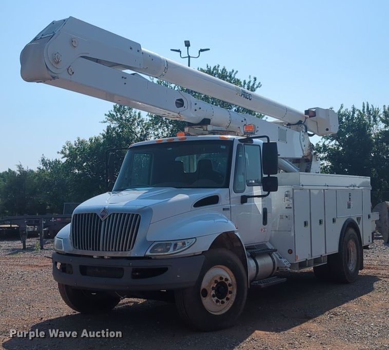 2012 International DuraStar 4300 bucket truck - NG9760
