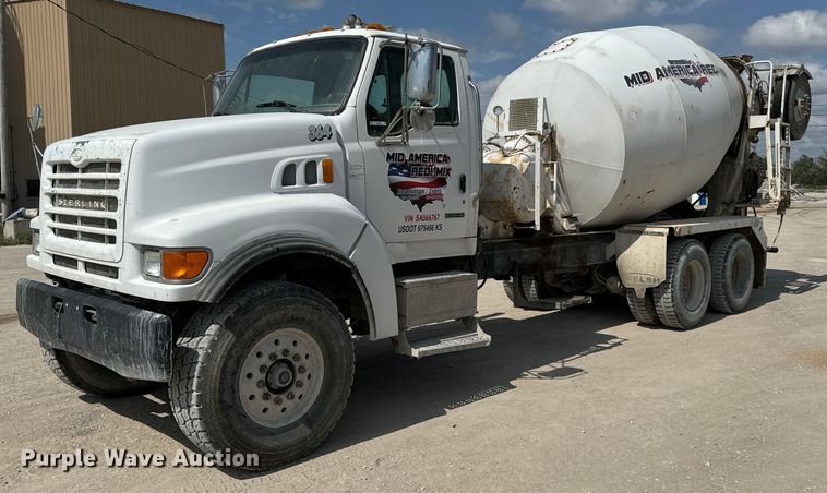 2005 Sterling  L9500 ready mix truck - NL9802