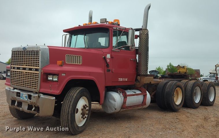 1989 Ford 9000 winch truck  - NZ9561