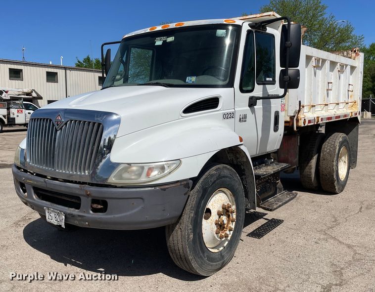 2003 International  4400 dump truck - OG9916