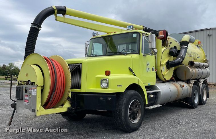 1999 Volvo  WG sewer jetter truck - OG9938
