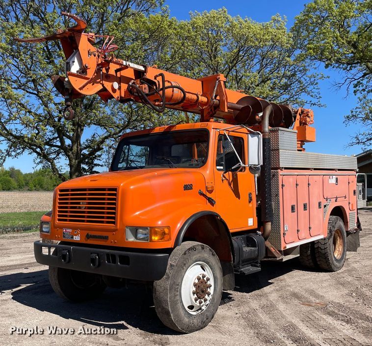 1997 International  4800 digger derrick truck - OG9939