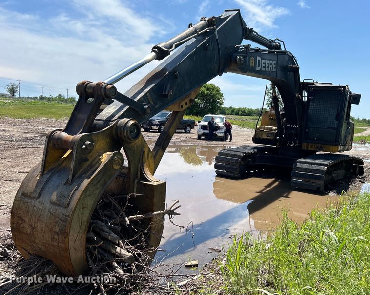 2012 John Deere 210G LC excavator - DO6467