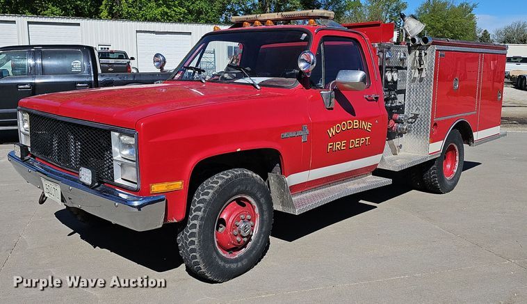 1983 Chevrolet Custom Deluxe K30 brush fire truck - DP0885