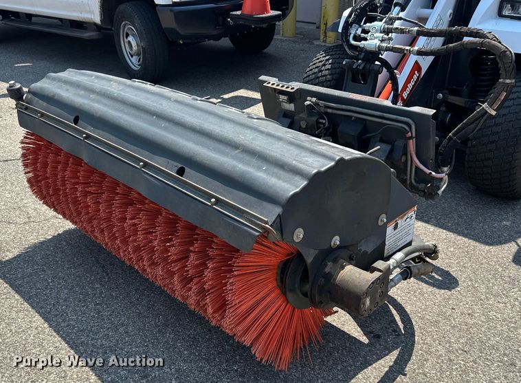 Bobcat 68 Angle Broom skid steer broom - DQ0836