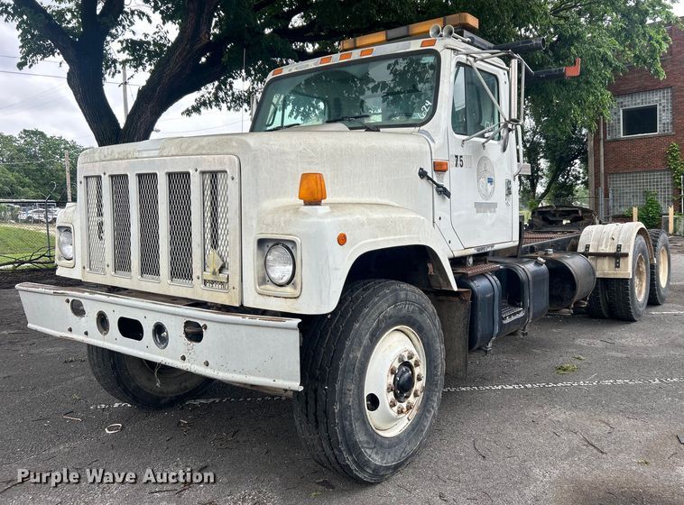 1998 International 2574  winch truck - EG0353