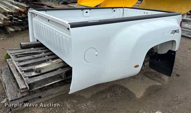 2012 Chevrolet Silverado 3500 LS 8' pickup bed  - EJ2821