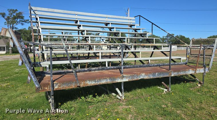 (2) bleachers - EK6016