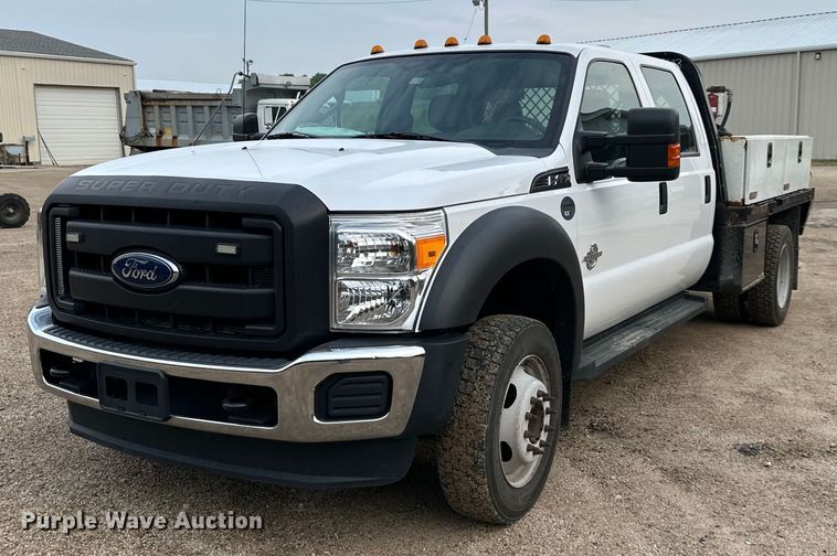 2016 Ford F450 Super Duty Crew Cab flatbed truck - NT9235