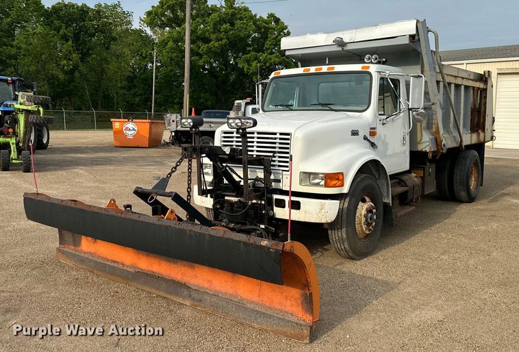 1996 International  4900 dump truck - NT9236