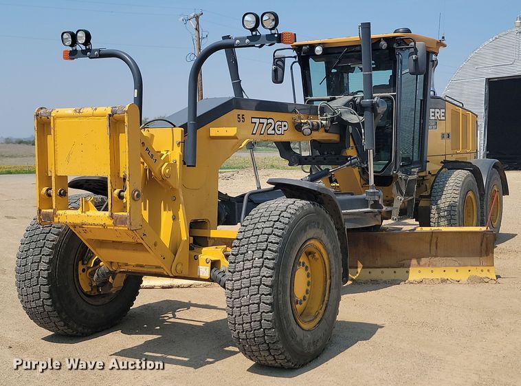 2013 John Deere 772GP motor grader - NZ9869