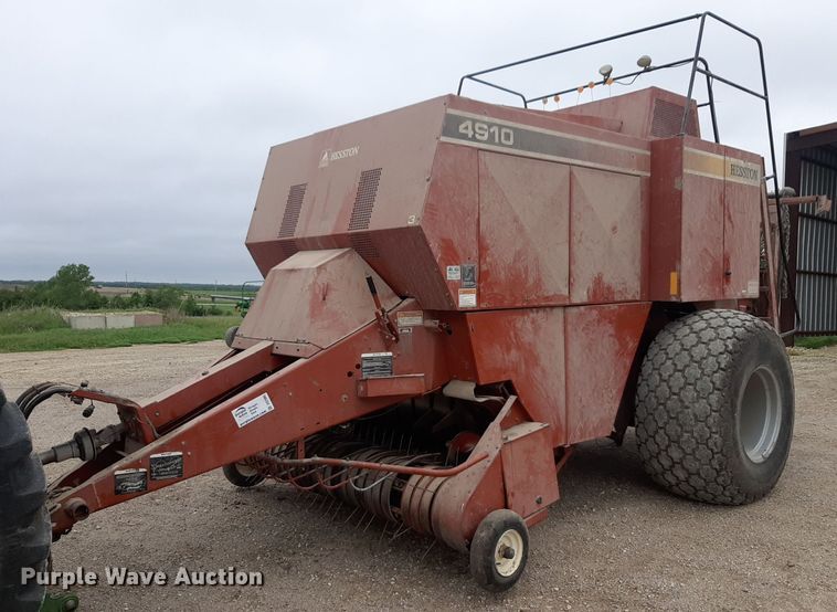 1998 Hesston 4910 large square baler - DQ7090
