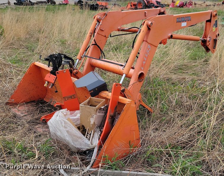 Kubota LA1153 loader bucket - DR4303
