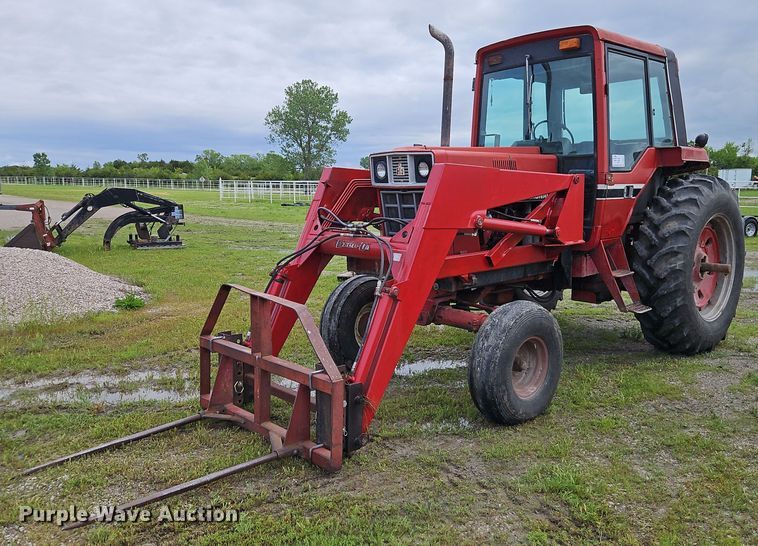 1980 International Harvester  986 tractor - DR8615