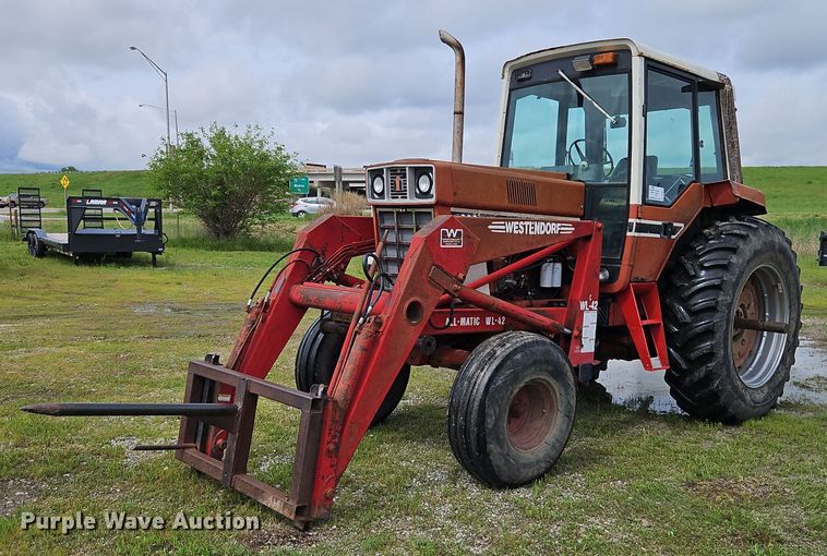 1976 International Harvester  1086 tractor - DR8616