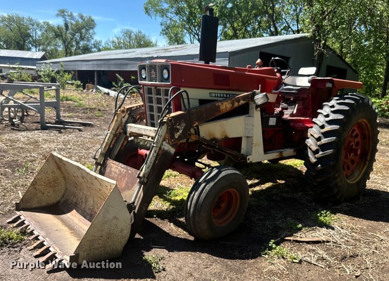 1974 International Harvester Farmall 966 tractor - EJ2773