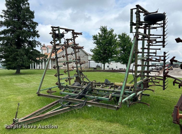 John Deere  E1000 field cultivator - EK4601