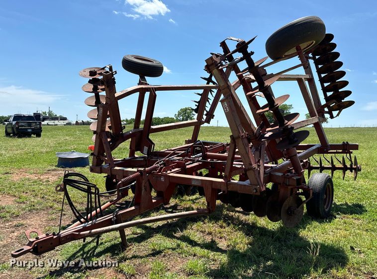 Massey Ferguson  820 tandem disk - NQ9561
