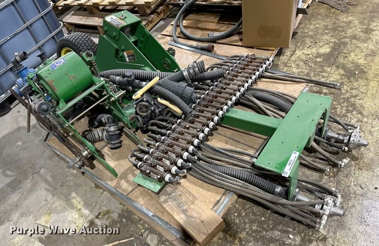 John Deere liquid fertilizer system - OI9131