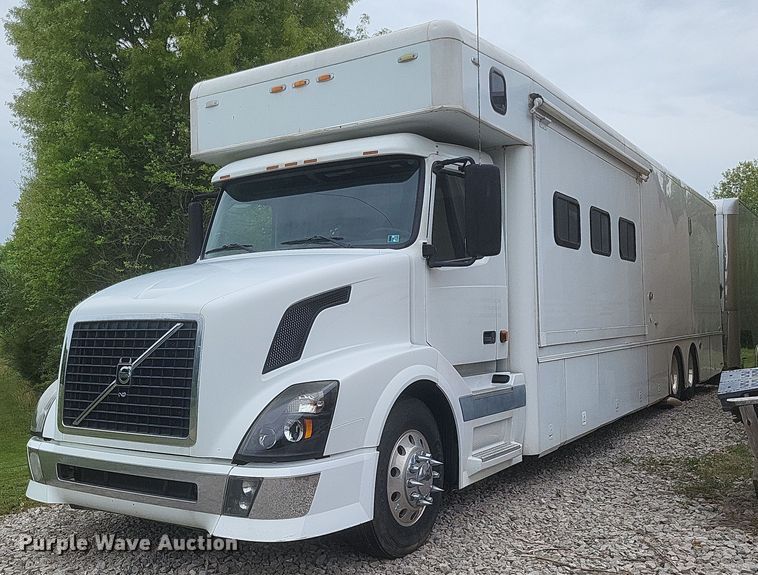 2006 Volvo  VNL toy hauler RV - DR4760