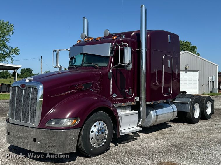 2010 Peterbilt 386 semi truck - DX0466