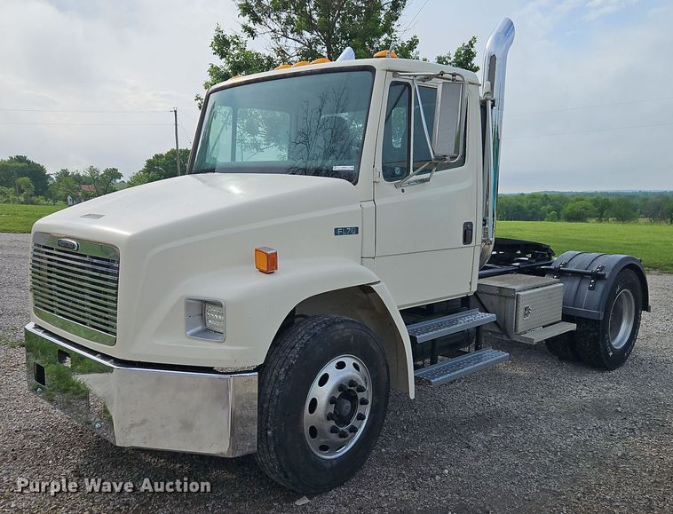 1997 Freightliner  FL70 semi truck - EI3842