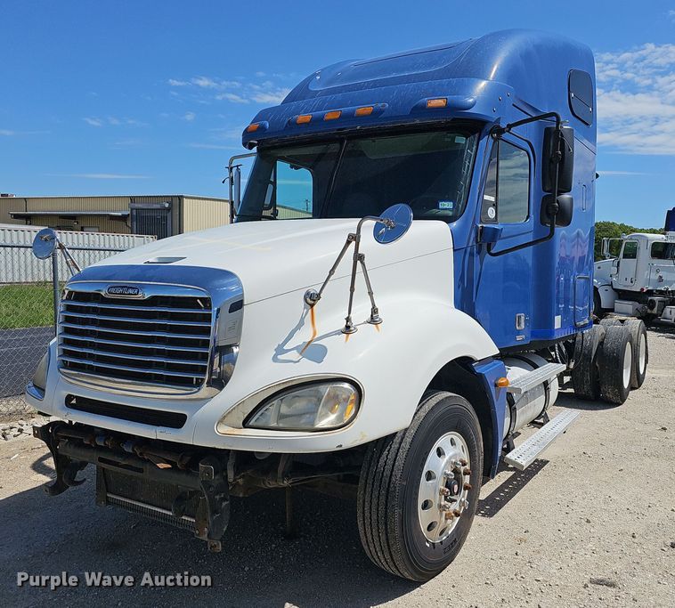 2005 Freightliner Columbia 120 semi truck - EJ5391