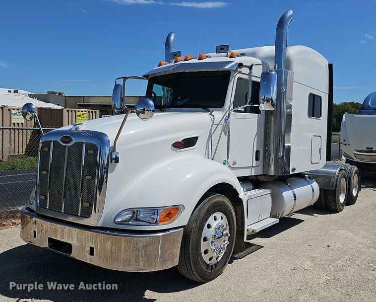 2011 Peterbilt  386 semi truck - EJ5392