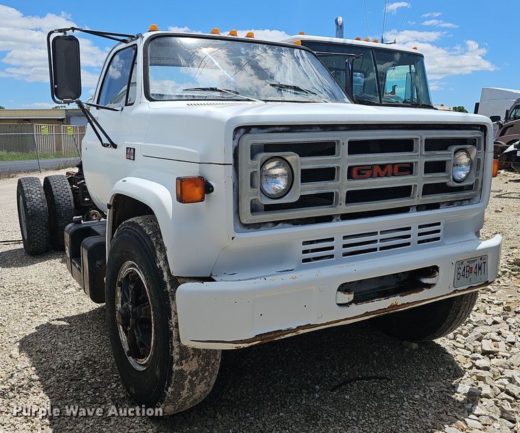 1987 GMC 7000 semi truck - EJ5404
