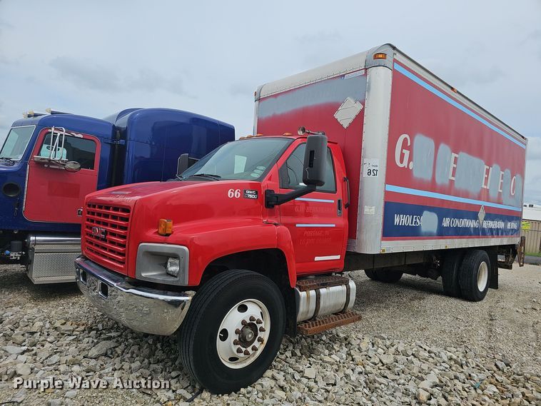 2007 GMC C7500 box truck - EJ5405