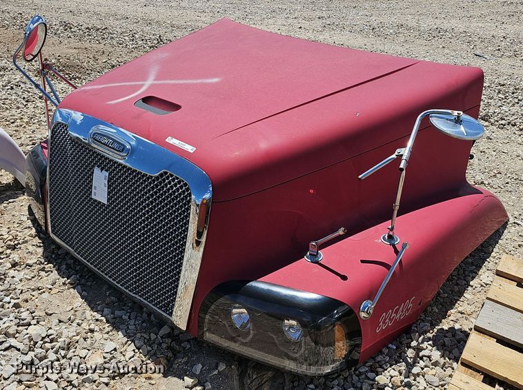 2010 Freightliner  Century Class truck hood - EJ5420