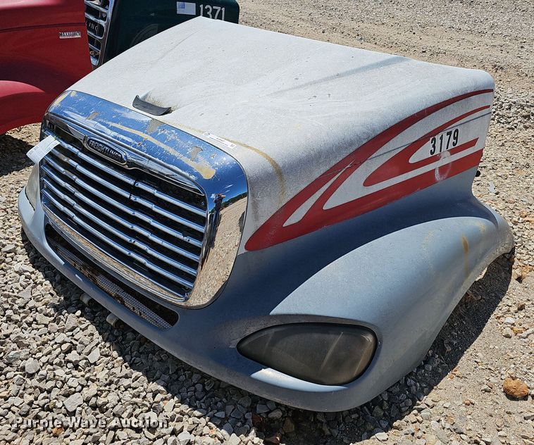 2006 Freightliner  Columbia 112 truck hood - EJ5427