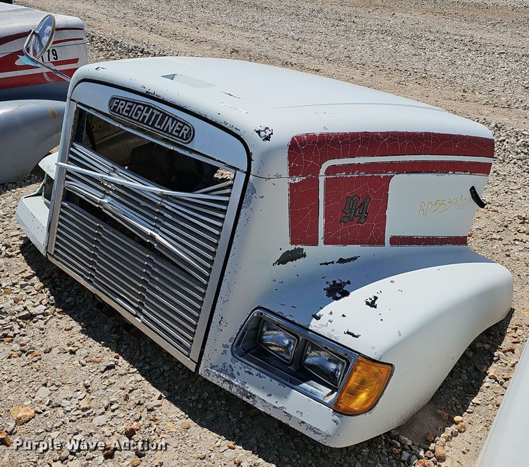 1994 Freightliner  FLD112 truck hood - EJ5428