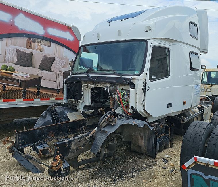 2007 Volvo  VNL truck cab and chassis - EJ5471