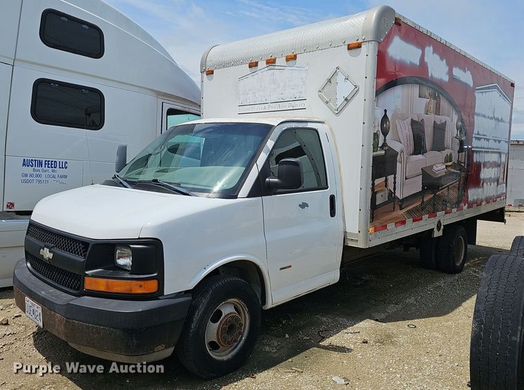 2006 Chevrolet  Express 3500 box truck - EJ5472
