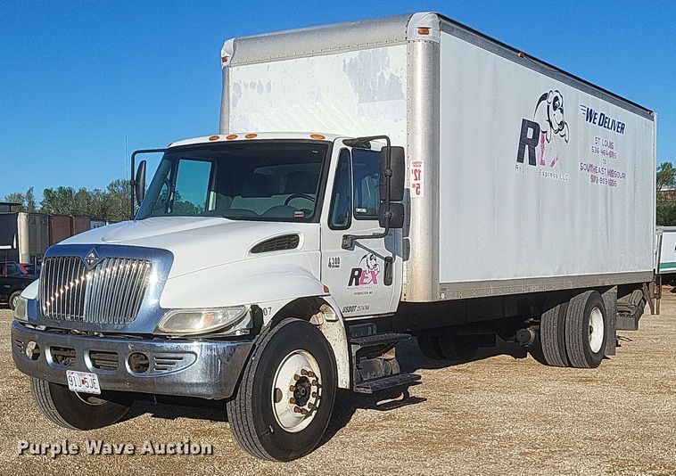 2006 International 4300 box truck - EJ7906