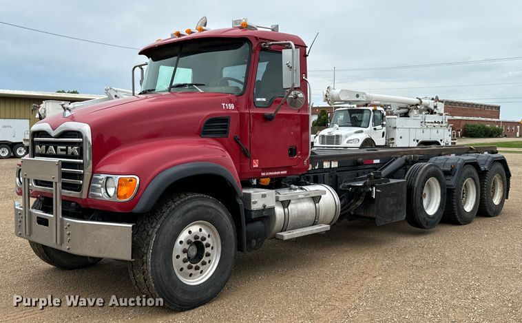 2005 Mack CV713 roll-off container truck - ND9349