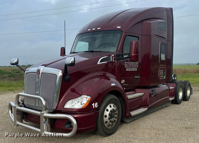 2021 Kenworth T680 semi truck - NT9244