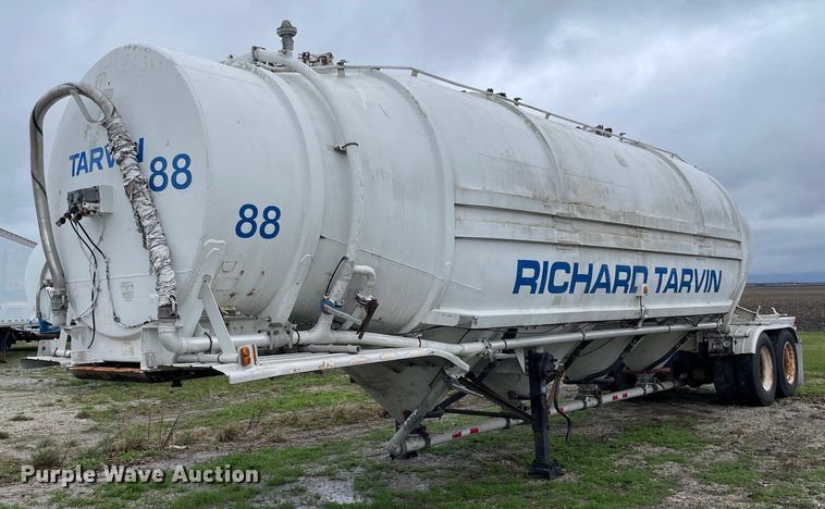 1977 Butler MFG pneumatic dry bulk trailer - OG9866